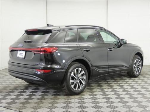 2025 Audi Q6 e-tron Premium quattro