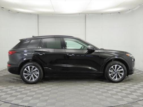 2025 Audi Q6 e-tron Premium quattro