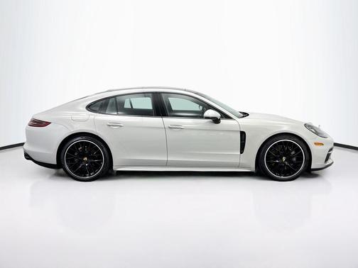 2018 Porsche Panamera 4S