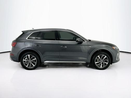 Daytona Gray Pearl Effect 2023 Audi Q5 45 S line Premium Plus
