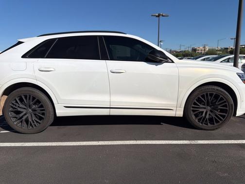 Glacier White Metallic 2024 Audi SQ8 4.0T Prestige