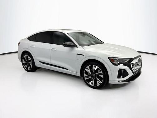 Glacier White Metallic 2024 Audi Q8 e-tron Prestige