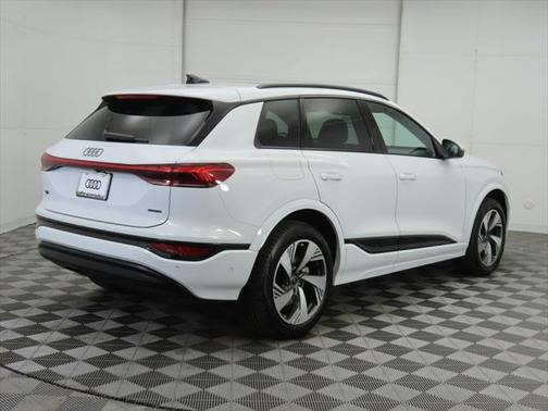 2025 Audi Q6 e-tron Premium Plus quattro