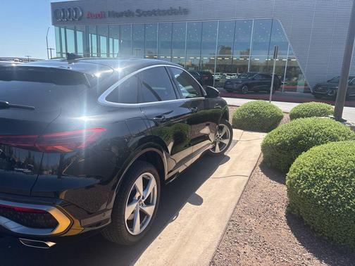 Mythos Black Metallic 2025 Audi Q5 Premium Plus TFSI quattro S tronic