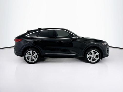 Mythos Black Metallic 2025 Audi Q5 Premium Plus TFSI quattro S tronic