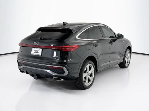 Mythos Black Metallic 2025 Audi Q5 Premium Plus TFSI quattro S tronic