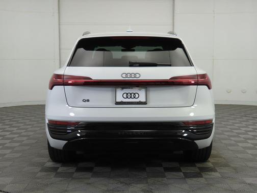 2024 Audi Q8 e-tron Prestige