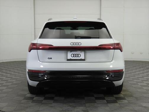 2024 Audi Q8 e-tron Prestige