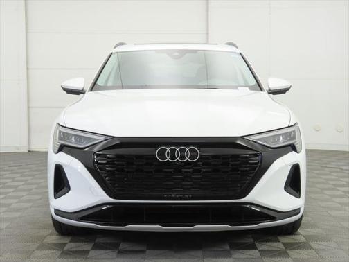 2024 Audi Q8 e-tron Prestige