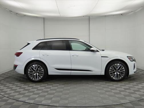 2024 Audi Q8 e-tron Prestige