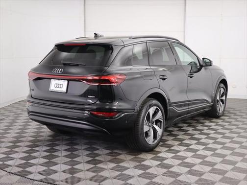 2025 Audi Q6 e-tron Premium Plus quattro