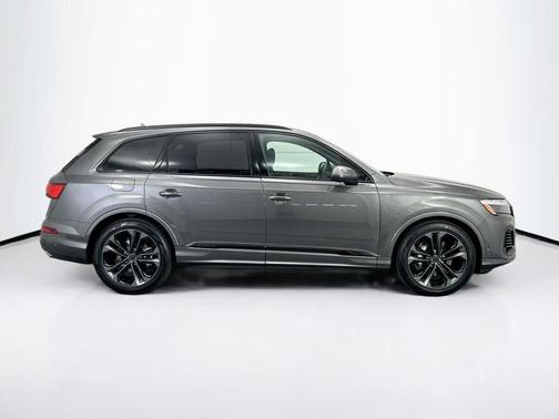 Samurai Gray Metallic 2026 Audi Q7 55 Premium Plus