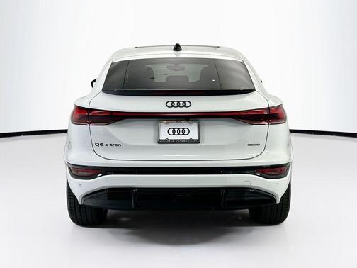 Glacier White Metallic 2027 Audi Q6 e-tron Sportback Premium Plus