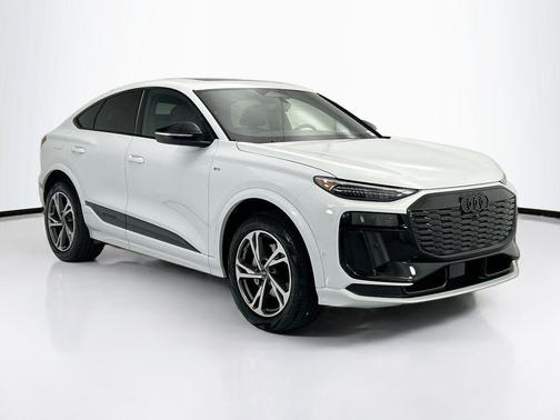 Glacier White Metallic 2027 Audi Q6 e-tron Sportback Premium Plus