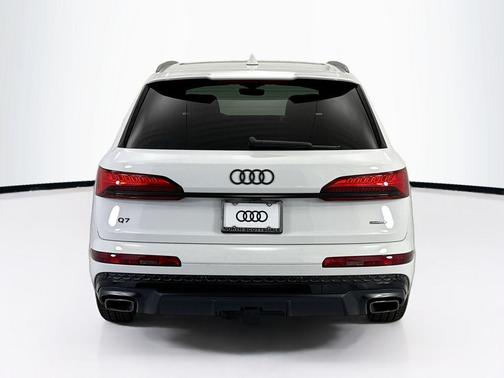 Glacier White Metallic 2026 Audi Q7 55 Premium Plus
