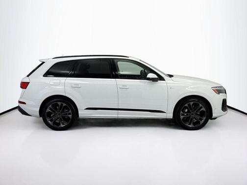Glacier White Metallic 2026 Audi Q7 55 Premium Plus