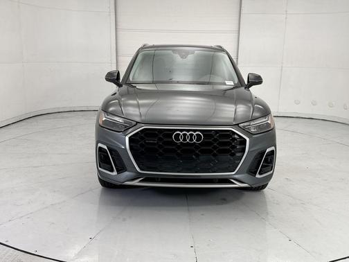 Daytona Gray Pearl Effect 2023 Audi Q5 45 S line Premium