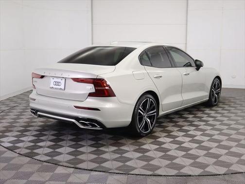 2022 Volvo S60 Recharge Plug-In Hybrid T8 R-Design
