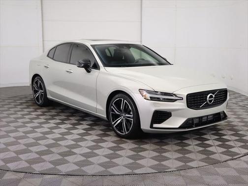 2022 Volvo S60 Recharge Plug-In Hybrid T8 R-Design