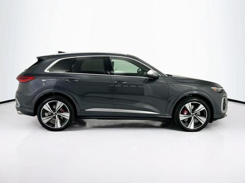 Tambora Gray Metallic 2026 Audi SQ5 3.0T Premium Plus