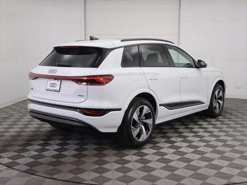 2025 Audi Q6 e-tron Premium Plus quattro