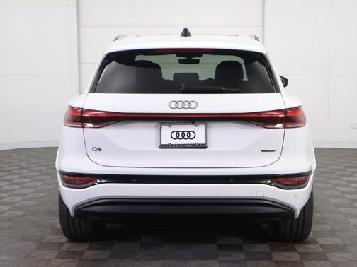 2025 Audi Q6 e-tron Premium Plus quattro