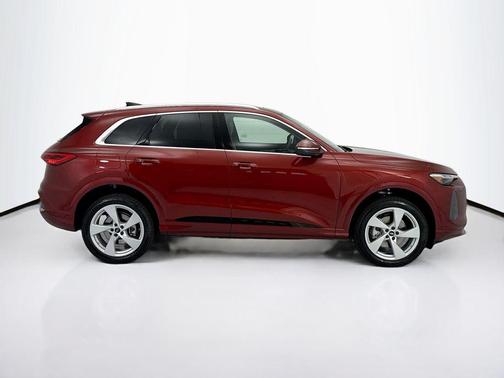 Grenadine Red Metallic 2026 Audi Q5 Premium Plus TFSI quattro S tronic