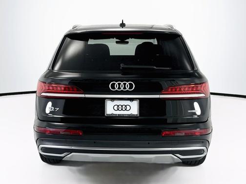 Mythos Black Metallic 2023 Audi Q7 55 Premium Plus