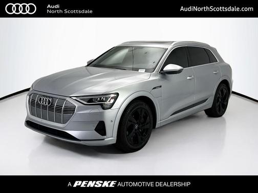 Florett Silver Metallic 2023 Audi e-tron Premium Plus quattro