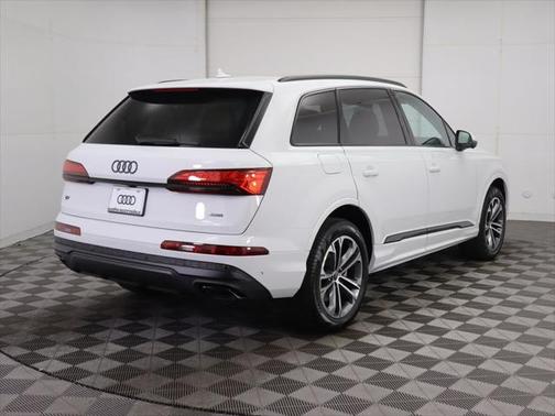 2025 Audi Q7 45 Premium Plus