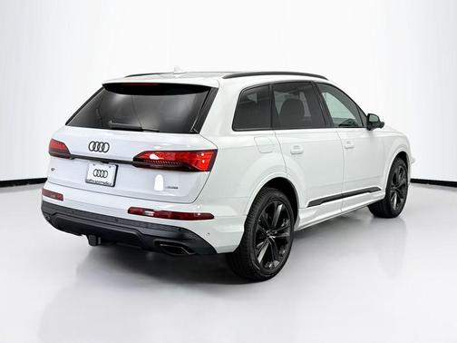 Glacier White Metallic 2026 Audi Q7 55 Premium Plus