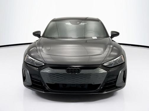 Daytona Gray Pearl Effect 2023 Audi e-tron GT Premium Plus quattro