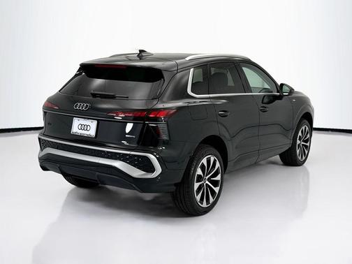 Mythos Black Metallic 2026 Audi Q3 TFSI quattro S tronic