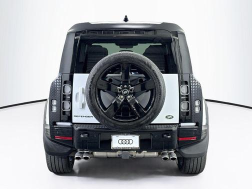 2023 Land Rover Defender 110 V8