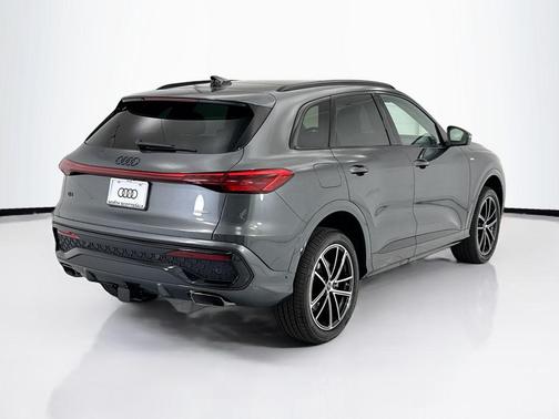 Daytona Gray Pearl Effect 2026 Audi Q5 Premium Plus TFSI quattro S tronic
