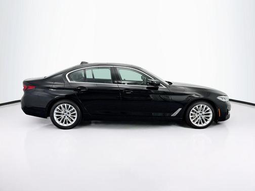 2021 BMW 530 530i