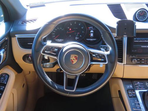 2018 Porsche Macan Base