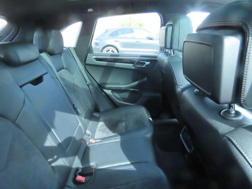 Rhodium Silver Metallic 2018 Porsche Macan Macan