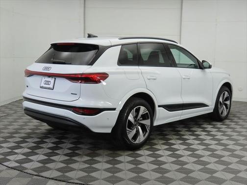 2025 Audi Q6 e-tron Premium Plus quattro