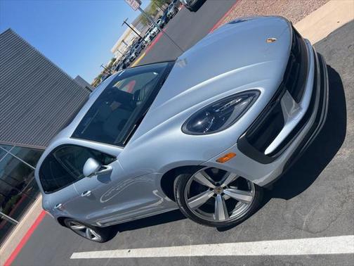 2023 Porsche Macan Base