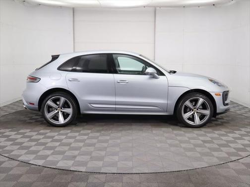2023 Porsche Macan Base
