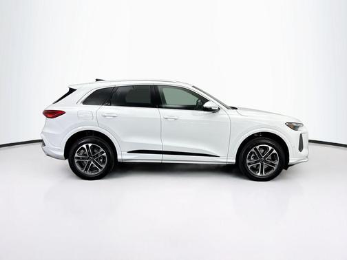 2025 Audi Q5 Premium TFSI quattro S tronic