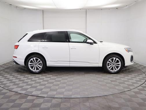 2025 Audi Q7 45 Premium Plus