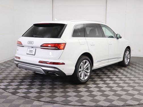 2025 Audi Q7 45 Premium Plus