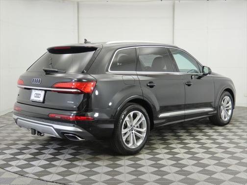 2025 Audi Q7 55 Premium Plus