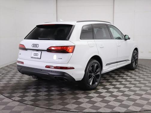 2025 Audi Q7 55 Premium Plus