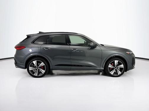 Daytona Gray Pearl Effect 2026 Audi SQ5 3.0T Premium Plus