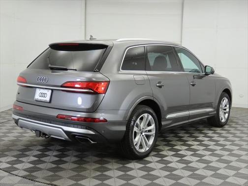 2025 Audi Q7 45 Premium Plus