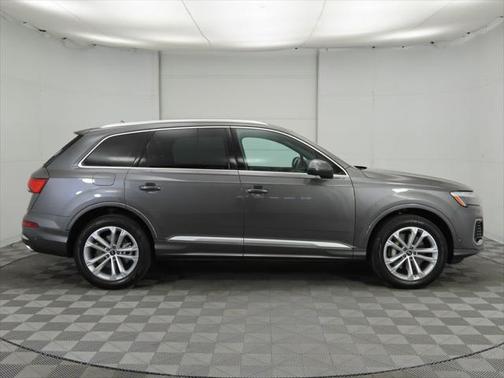 2025 Audi Q7 45 Premium Plus