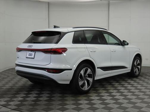 2025 Audi Q6 e-tron Premium Plus quattro
